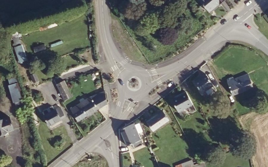 Vue aérienne du Rond-point anonyme n°967651722