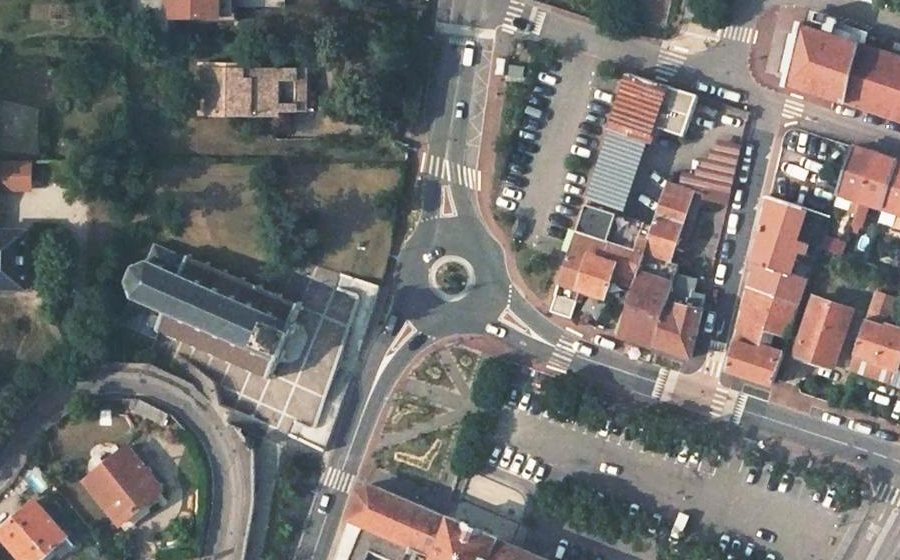 Vue aérienne du Rond-point anonyme n°967770828
