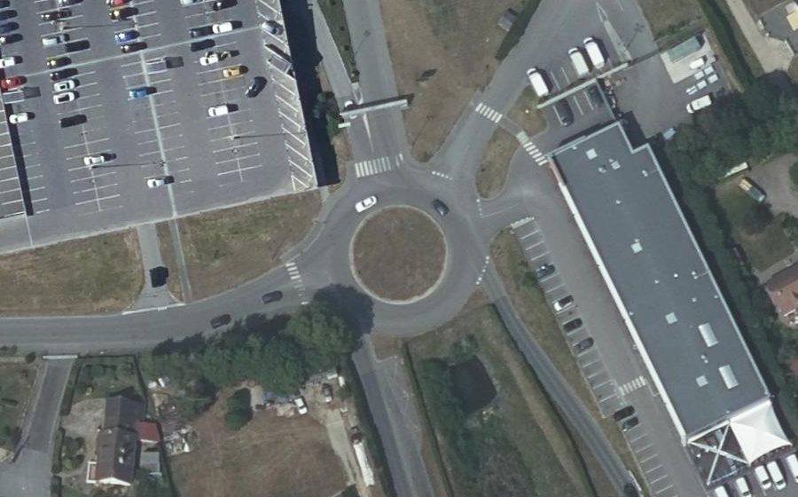 Vue aérienne du Rond-point anonyme n°967813165