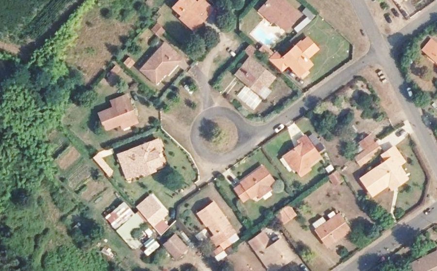 Vue aérienne du Rond-point anonyme n°967923736