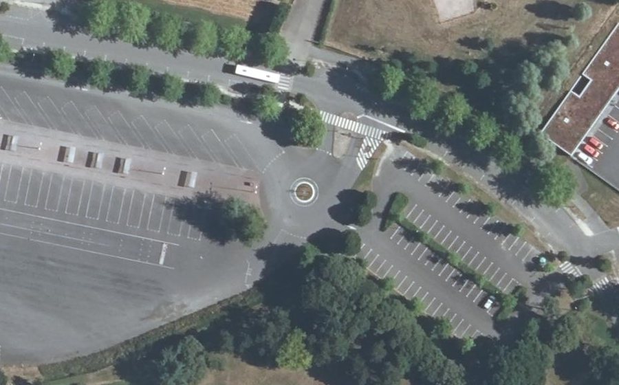Vue aérienne du Rond-point anonyme n°968054067