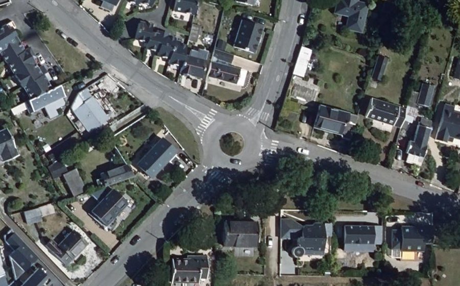Vue aérienne du Rond-point anonyme n°968236791