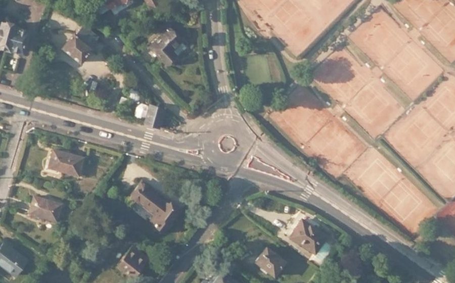 Vue aérienne du Rond-point anonyme n°968405470