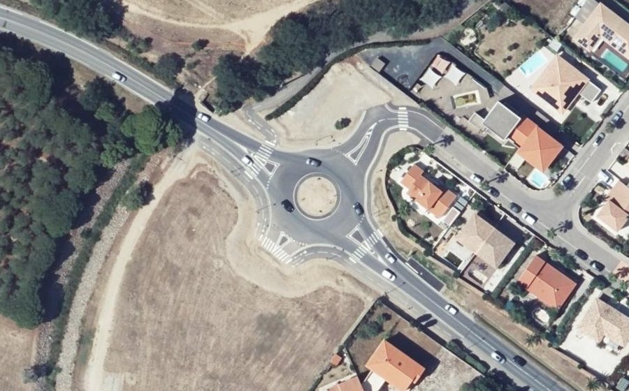 Vue aérienne du Rond-point anonyme n°968697957