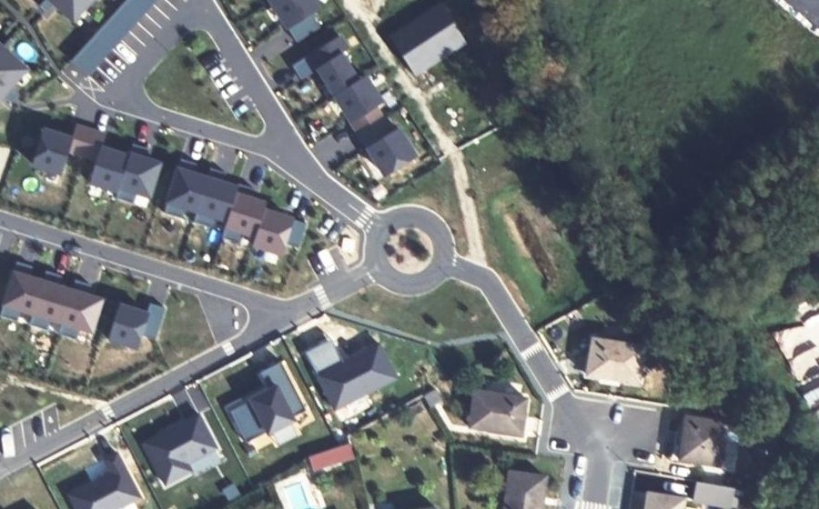 Vue aérienne du Rond-point anonyme n°968860313