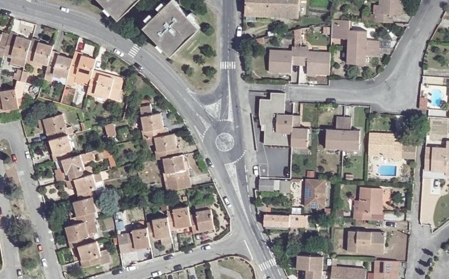 Vue aérienne du Rond-point anonyme n°968867209