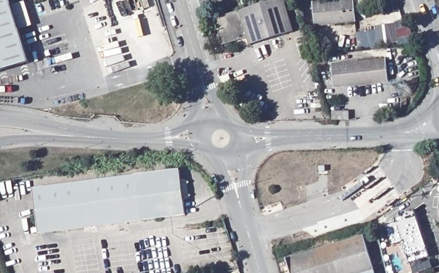 Vue aérienne du Rond-point anonyme n°968924269