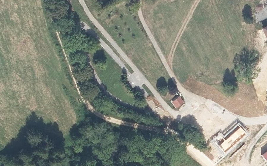 Vue aérienne du Rond-point anonyme n°969232117