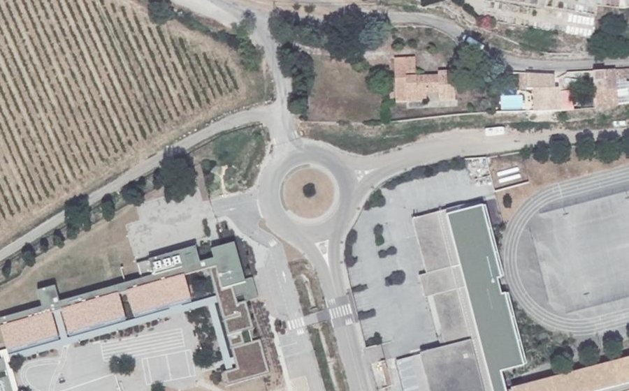 Vue aérienne du Rond-point anonyme n°96924535