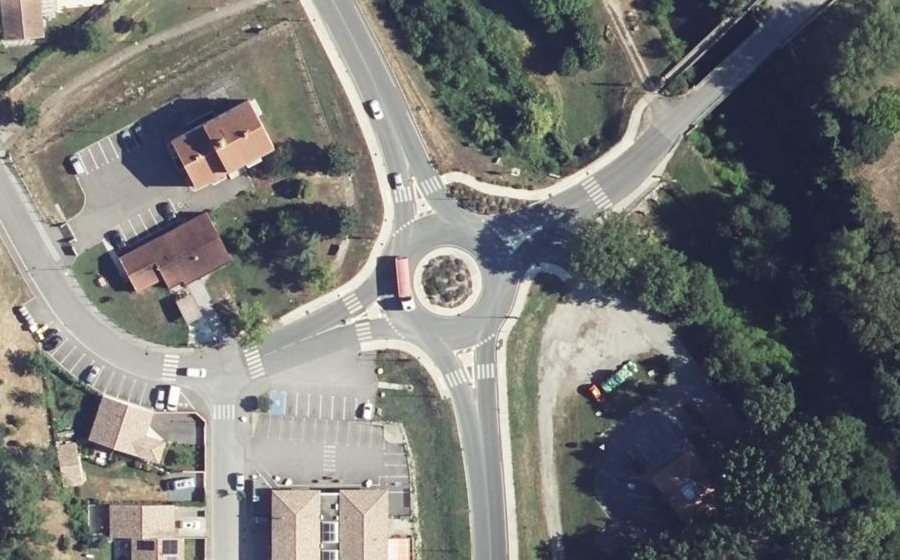 Vue aérienne du Rond-point anonyme n°969309540