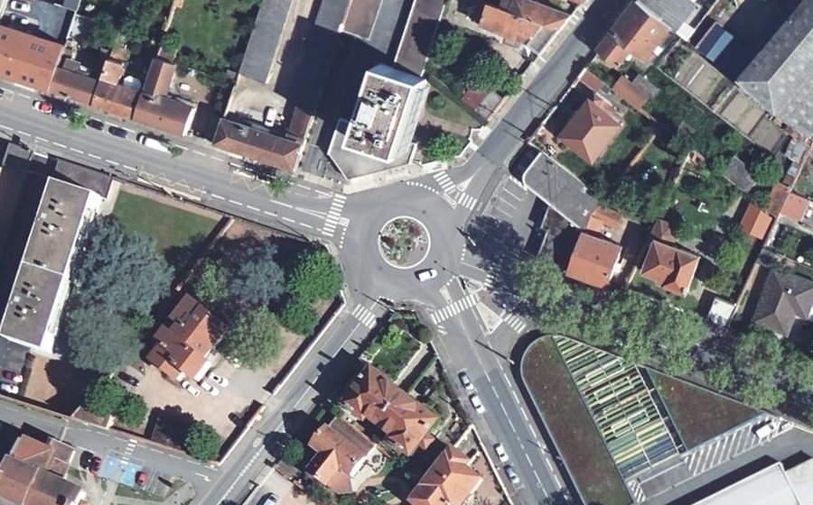 Vue aérienne du Rond-point anonyme n°969327824