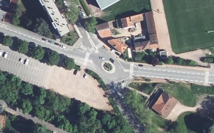 Vue aérienne du Rond-point anonyme n°969841840