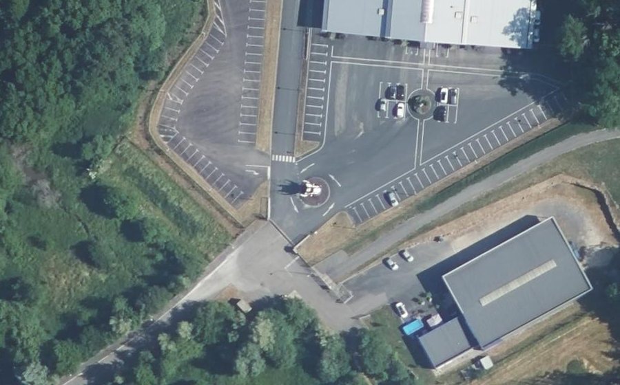 Vue aérienne du Rond-point anonyme n°970085625