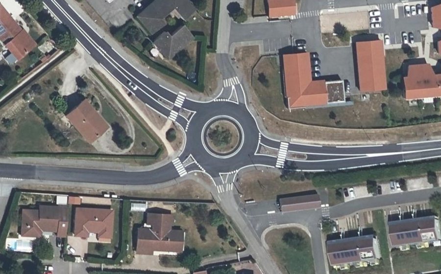 Vue aérienne du Rond-point anonyme n°9702145