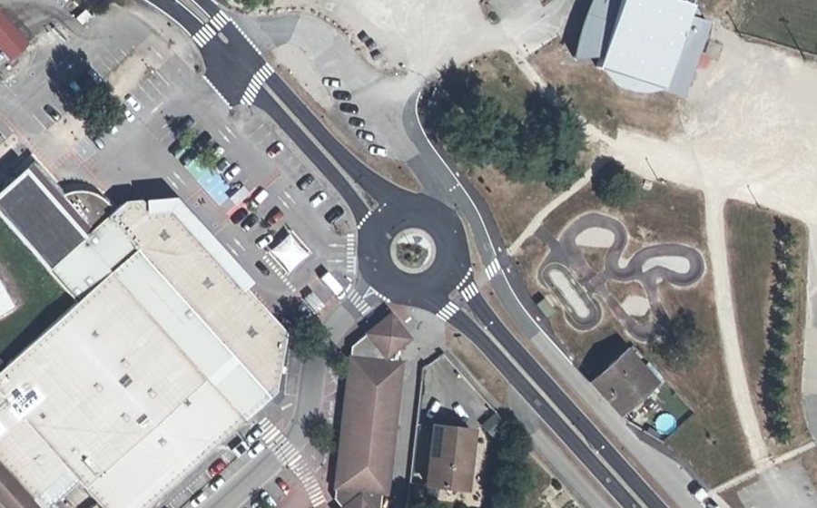 Vue aérienne du Rond-point anonyme n°9702148