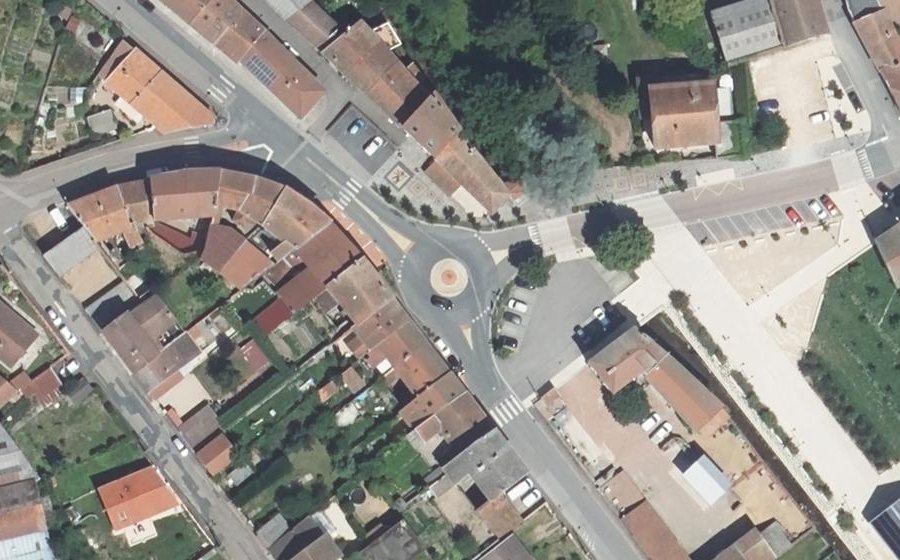 Vue aérienne du Rond-point anonyme n°970240268