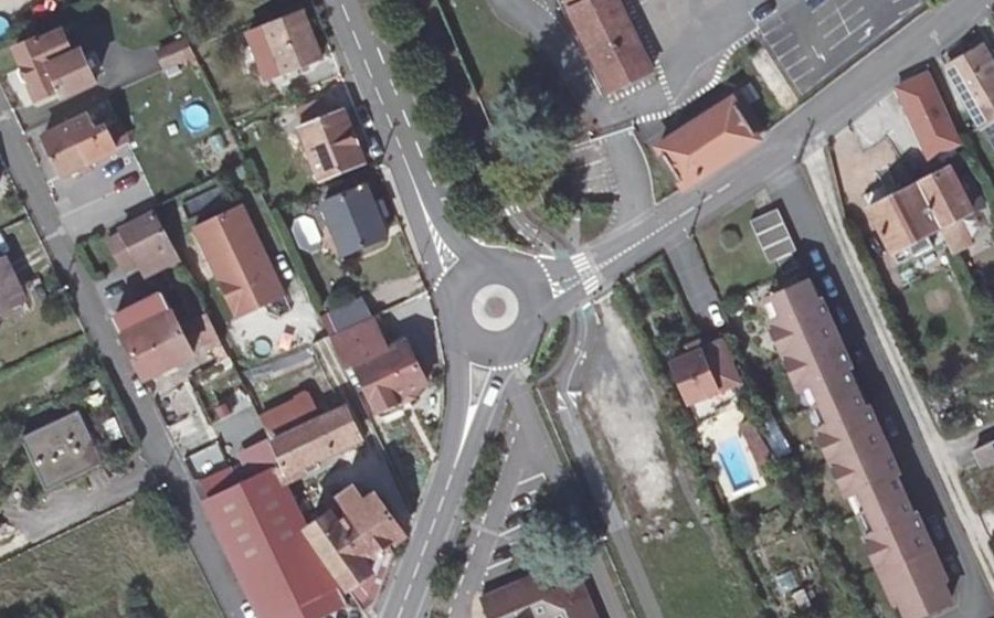 Vue aérienne du Rond-point anonyme n°970376388