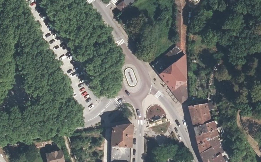 Vue aérienne du Rond-point anonyme n°970643444