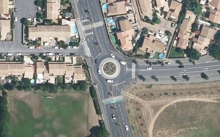 Vue aérienne du Rond-point anonyme n°970729906