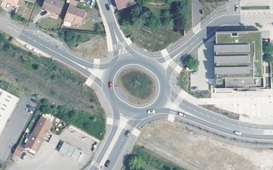 Vue aérienne du Rond-point anonyme n°970745972