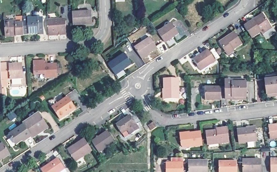 Vue aérienne du Rond-point anonyme n°970750514