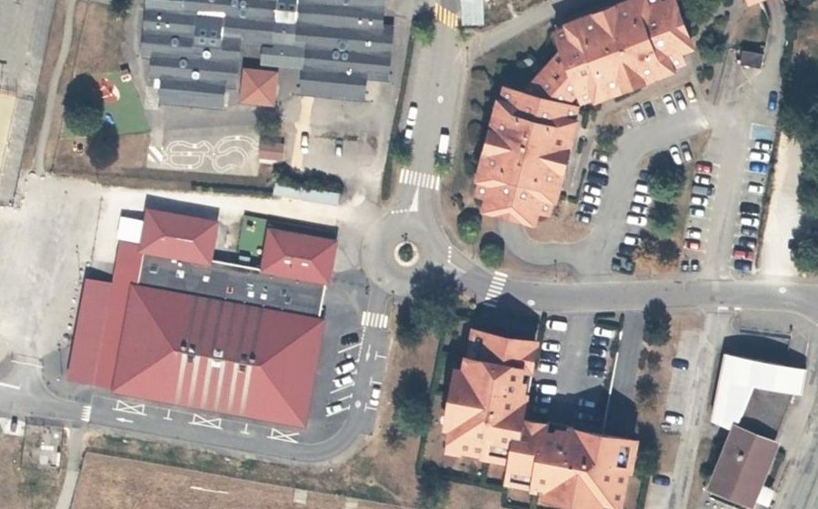 Vue aérienne du Rond-point anonyme n°97077823
