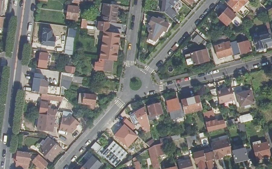 Vue aérienne du Rond-point anonyme n°97090597