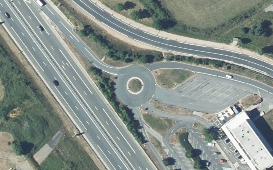 Vue aérienne du Rond-point anonyme n°97090667