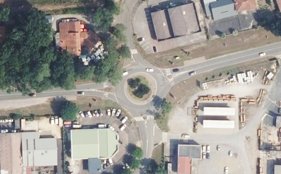 Vue aérienne du Rond-point anonyme n°97093585