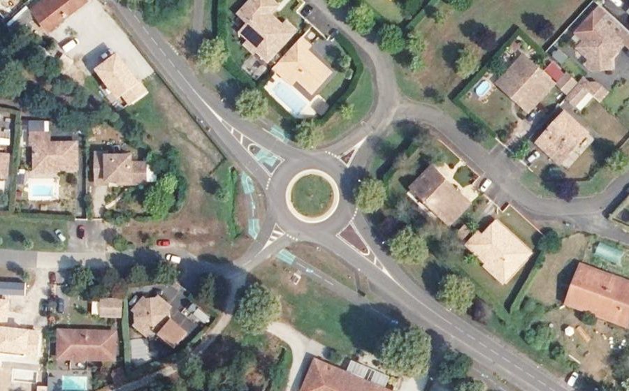 Vue aérienne du Rond-point anonyme n°97093588