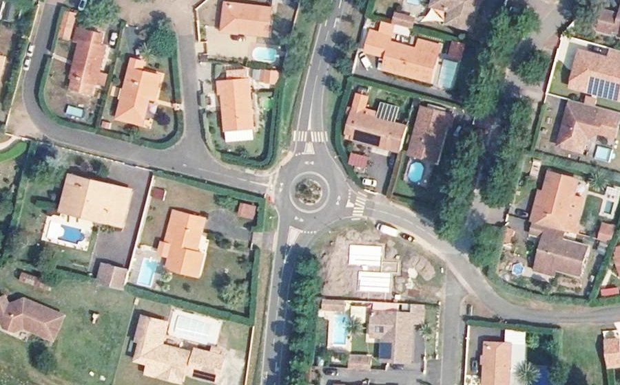 Vue aérienne du Rond-point anonyme n°97094821