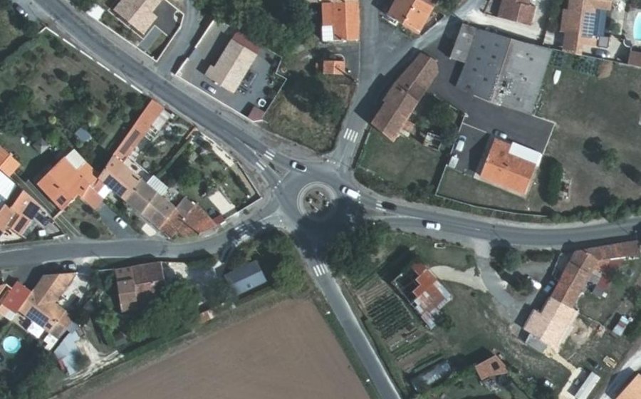Vue aérienne du Rond-point anonyme n°97094962