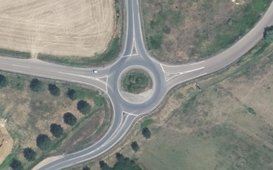 Vue aérienne du Rond-point anonyme n°97094985