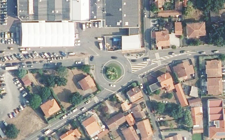 Vue aérienne du Rond-point anonyme n°97095562
