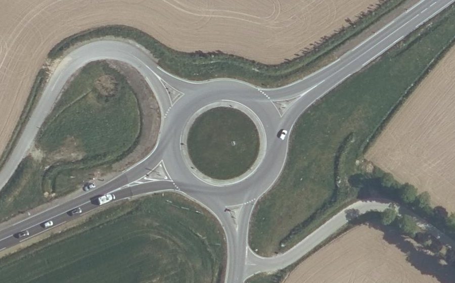 Vue aérienne du Rond-point anonyme n°971086976