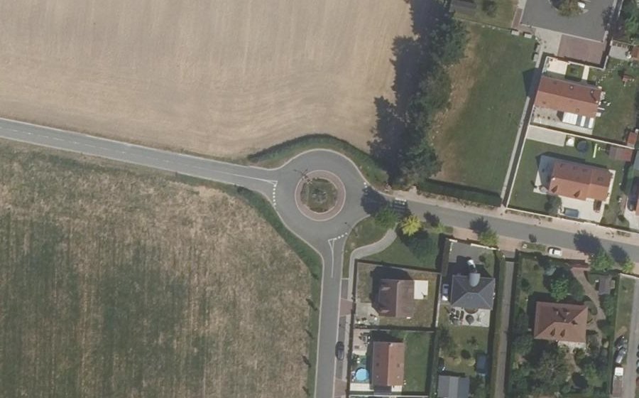 Vue aérienne du Rond-point anonyme n°971145382