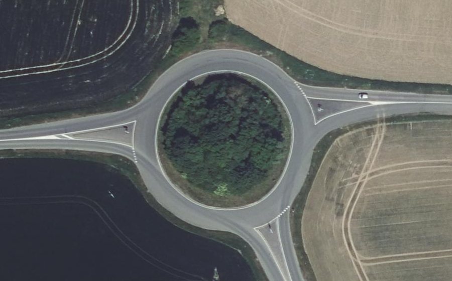 Vue aérienne du Rond-point anonyme n°97130179