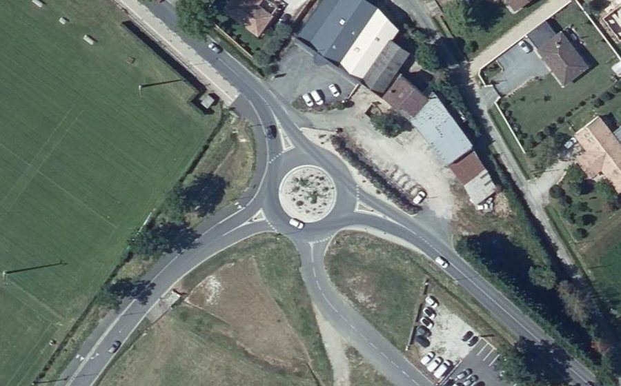 Vue aérienne du Rond-point anonyme n°971366361