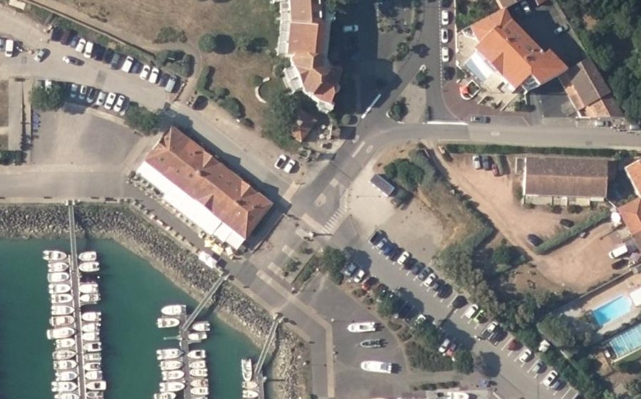 Vue aérienne du Rond-point anonyme n°971386802
