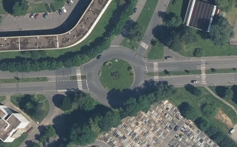 Vue aérienne du Rond-point anonyme n°97139130