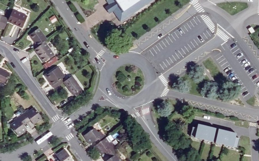 Vue aérienne du Rond-point anonyme n°97140619