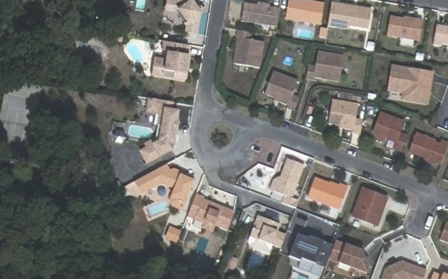 Vue aérienne du Rond-point anonyme n°97152933