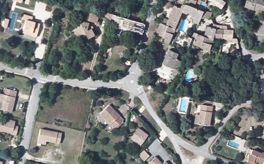 Vue aérienne du Rond-point anonyme n°971582617
