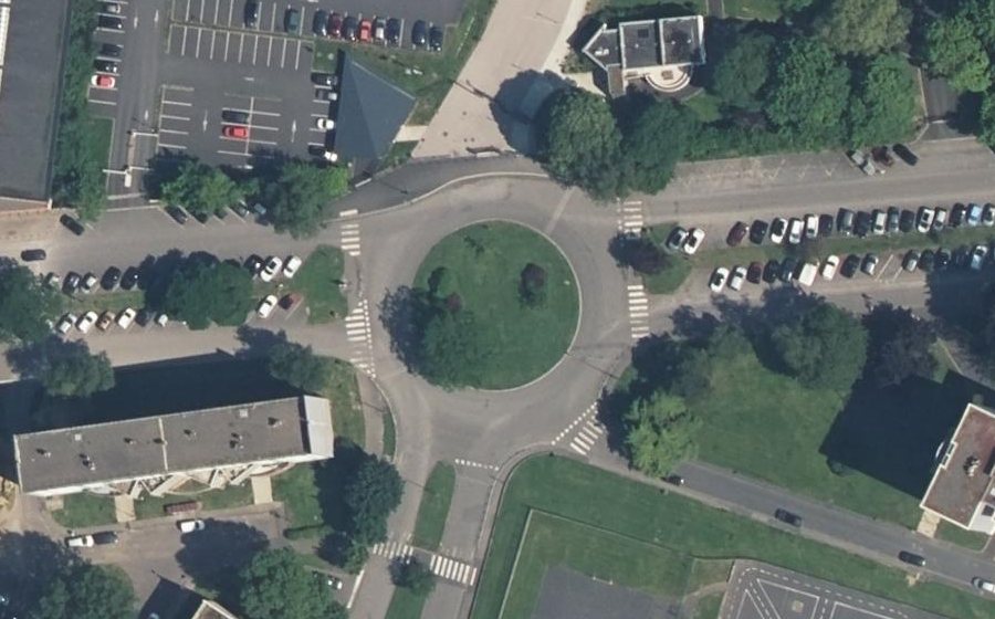 Vue aérienne du Rond-point anonyme n°97163394