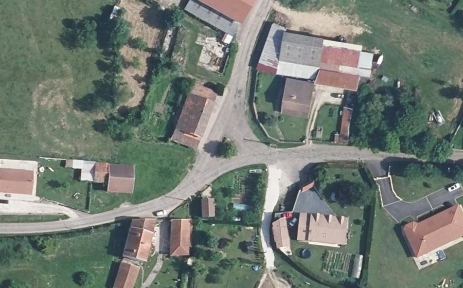 Vue aérienne du Rond-point anonyme n°97175557