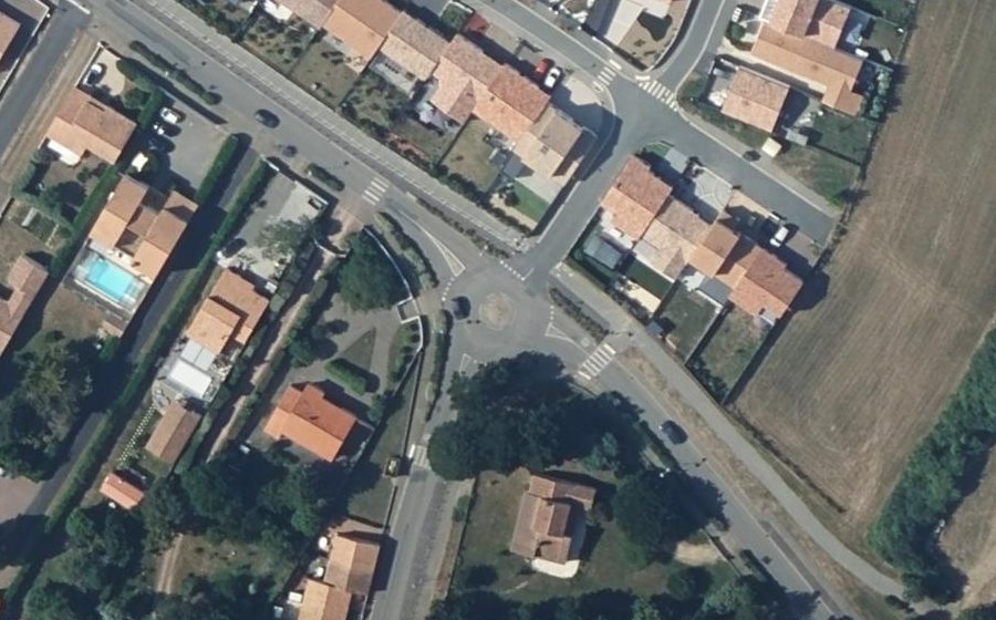 Vue aérienne du Rond-point anonyme n°971879992