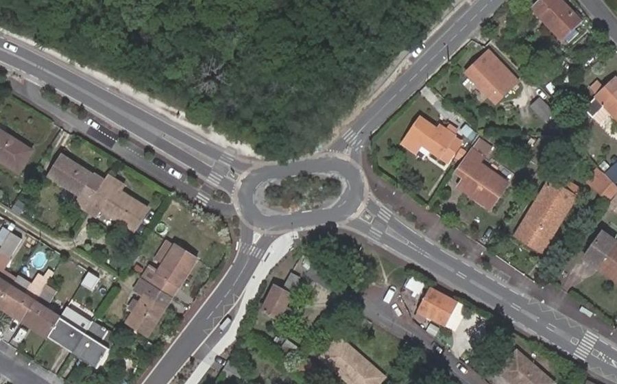 Vue aérienne du Rond-point anonyme n°971963678