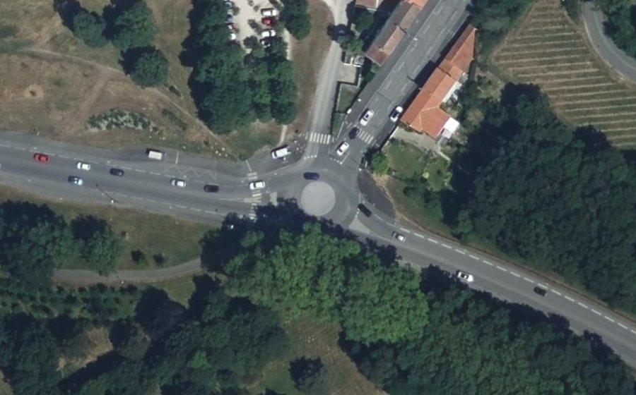 Vue aérienne du Rond-point anonyme n°972054513