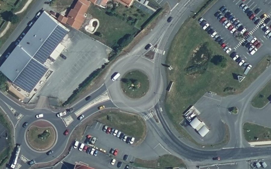 Vue aérienne du Rond-point anonyme n°97218416