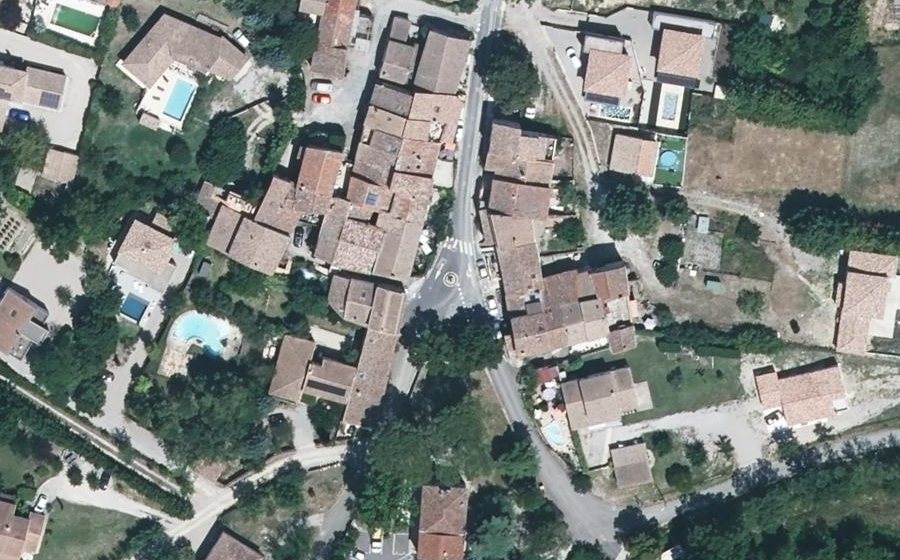 Vue aérienne du Rond-point anonyme n°972230907